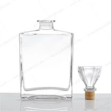 Стаклена флаша алкохола од 750 мл